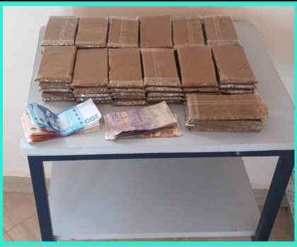 طانطان …. الشرطة القضائية تتمكن من إيقاف ثلاثة أشخاص من بيهم امرأة للإشتباه بتورطهم في الحيازة و الاتجار بمخدر الشيرا و إعداد وكر للدعاية