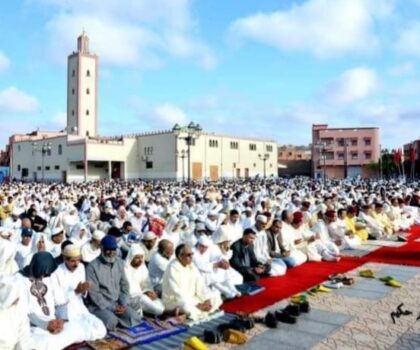 عامل إقليم الرحامنة يؤدي صلاه عيد الفطر السعيد بمدينة بن جرير