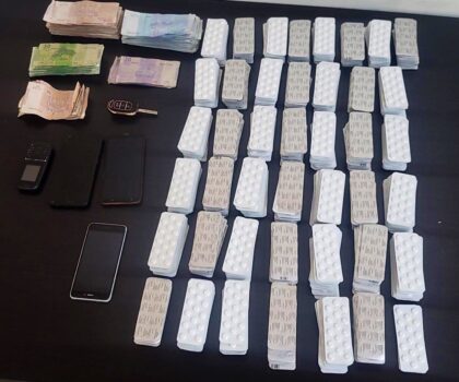 أمن مكناس يضبط 3 أشخاص متلبسين بحيازة 6420 قرصا مخدرا
