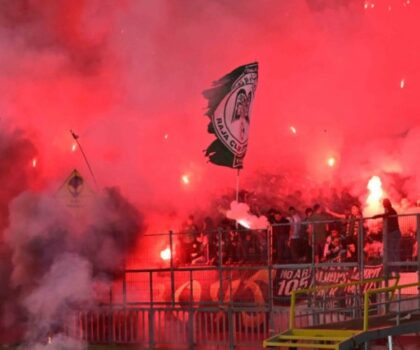 الشهب النارية تتسبب في عقوبات قاسية في حق مجموعة من الأندية