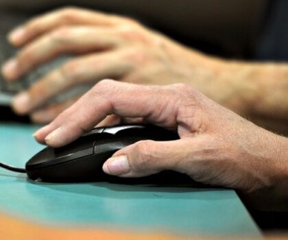 طريقة النقر على الكمبيوتر مؤشر على مدى الإجهاد بالعمل