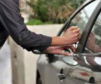 "توقيف شخص يشتبه في تورطه بعملية سرقة من داخل سيارة بمدينة سطات"