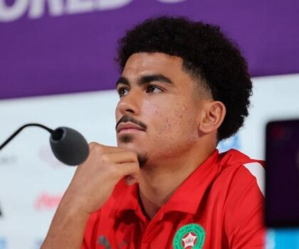 الدولي المغربي زكرياء أبو خلال يرد على ادعاءات وسائل الإعلام الفرنسية