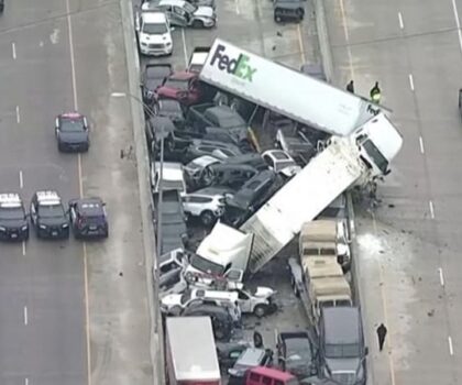 100 سيارة في حادث مفجع.. مقتل 6 أشخاص بعاصفة غبارية في إيلينوي الأمريكية