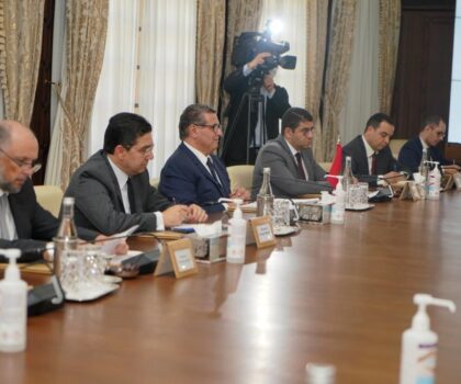 إجراء مباحثات بين رئيس الحكومة ورئيس اللجنة الدائمة للجمعية الشعبية الوطنية لجمهورية الصين