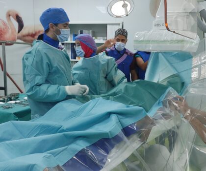 العيون…. المجمع الطبي الحكمة يستقبل الجزء الثاني من مبادرة اليد في اليد من اجل انقاذ مرضى القلب