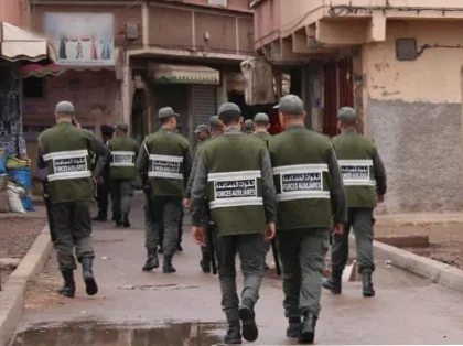 بائع متجول يفقأ عين عنصر بالقوات المساعدة في حملة لتحرير الملك العمومي ويحاول قتله بسيف