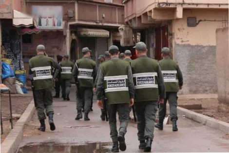 بائع متجول يفقأ عين عنصر بالقوات المساعدة في حملة لتحرير الملك العمومي ويحاول قتله بسيف