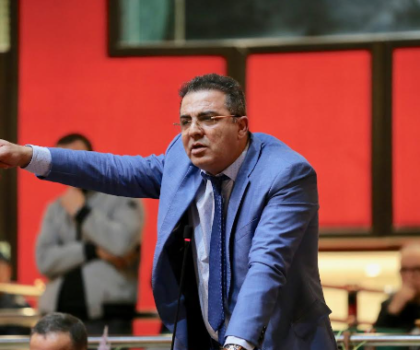 ابتدائية طنجة تتابع البرلماني محمد الحمامي في حالة سراح بسبب اعتدائه على صحفي مهني