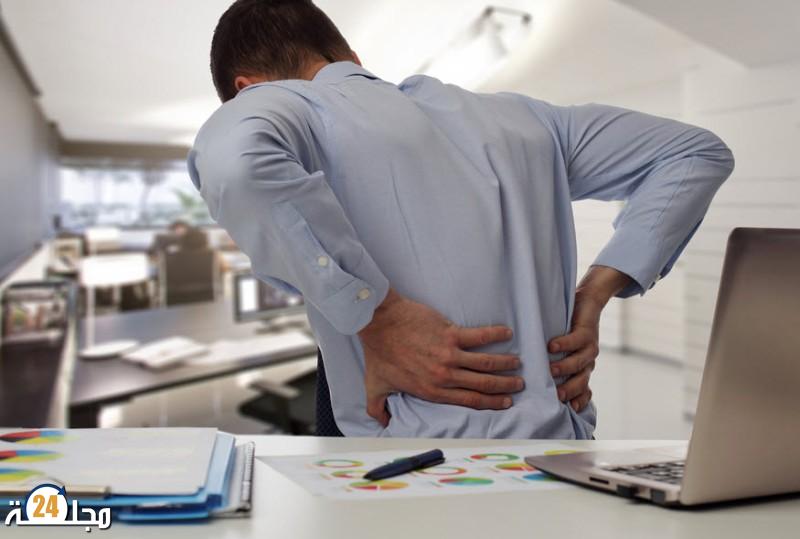 كيف يمكن حماية الظهر والعين عند العمل ؟