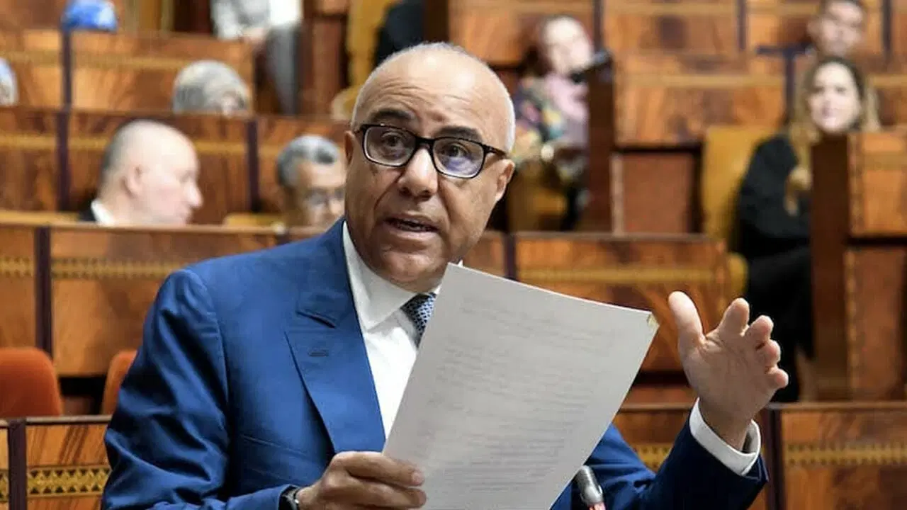 ميراوي “مطلوب” بسبب المنح الجامعية