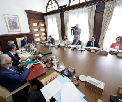 المصادقة على مشروع مرسوم بمنح أجرة تكميلية للأساتذة الباحثين في الطب والصيدلة وطب الأسنان