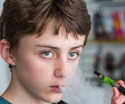السجائر الإلكترونية.. الأرقام تكشف خطرا قادما على الأطفال