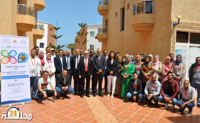 عامل إقليم سيدي افني يتفقد أجواء إجراء الامتحان الجهوي الموحد لنيل شهادة السلك الاعدادي