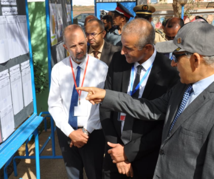 عامل إقليم سيدي إفني يتفقد بعض مراكز اجراء امتحانات الباكالوريا