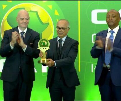 منح جائزة الـ”كاف” للتميز لجلالة الملك اعتراف بأهمية مكانة المغرب القارية