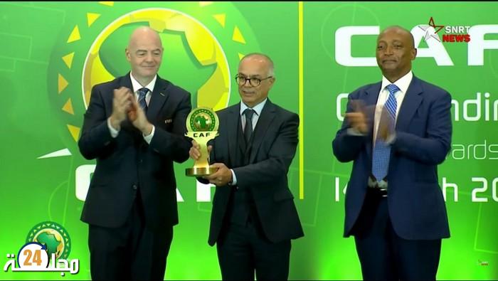 منح جائزة الـ”كاف” للتميز لجلالة الملك اعتراف بأهمية مكانة المغرب القارية