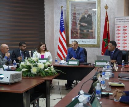 العيون…..والي جهة العيون الساقية الحمراء يستقبل وفد من الولايات المتحدة الامريكية بالمركز الجهوي للاستثمار