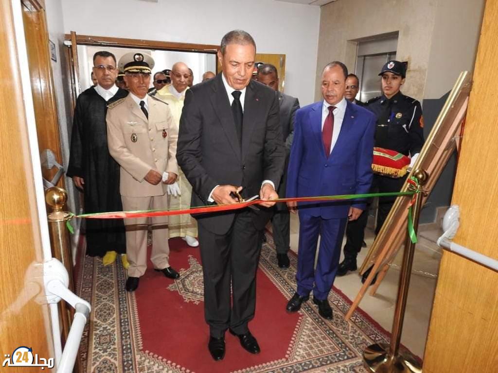 العيون…. بمناسبة ذكرى عيد العرش المجيد ولاية امن العيون تدشن قاعة للمواصلات بتجهيزات حديثة و متطورة