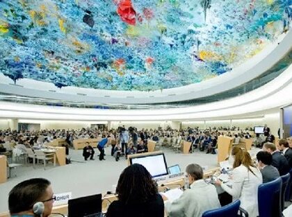 مجلس حقوق الإنسان يتبنى قراراً يدين حرق القرآن