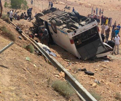 اربع وفيات من بينهم شخص ينحدر من إقليم الجديدة في حادثة سير مميتة ببن حافلة للركاب و شاحنة باقليم شيشاوة