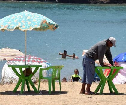 في ظل غياب المراقبة.. الفوضى في الشواطئ تتجدد مع كل موسم اصطياف