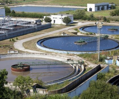 “مجلس الجهة وجماعة برشيد يوقعان اتفاقية شراكة لمشروع معالجة المياه العادمة: خطوة نحو تحقيق هدف المغرب في إعادة استخدام المياه بصفة مراقبة ومنظمة”