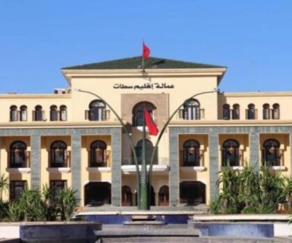 سطات مدينة الفوضى في احتلال الملك العمومي و الأرصفة في غياب لدور السلطات المختصة