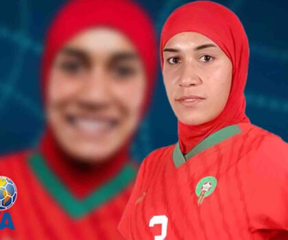 إحتفاء “فيفا” بأول لاعبة ترتدي الحجاب في كأس العالم