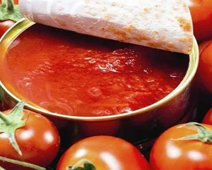 وزارة الصناعة تفتح تحقيقا في إغراق الأسواق المغربية بالطماطم المعلبة المصرية