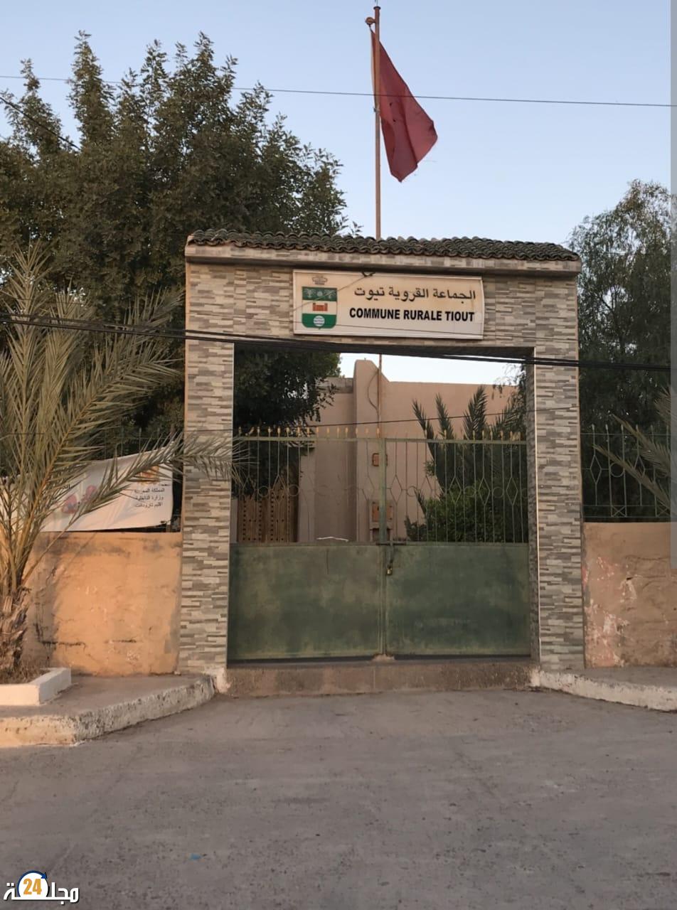 خطير…عصابة الباركينات تبتز زوار واحة تيوت بتارودانت و الجماعة في قفص الاتهام