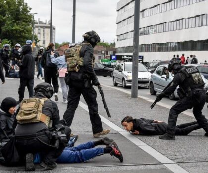 فرنسا.. فتح تحقيق بعد اعتقال عنيف في ضواحي باريس