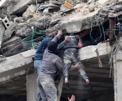 الحكومة تحسم جدل الإقتطاعات من أجور الموظفين لمساعدة ضحايا الزلزال