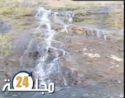 ظهور العديد من الينابيع المائية بعد الزلزال.. وهذا تفسير الظاهرة