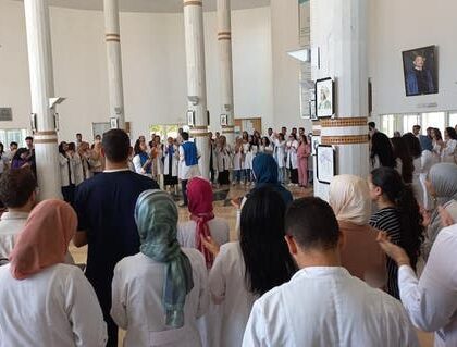 إدانة طالب إنتقد إمتحان بكلية الطب والصيدلة