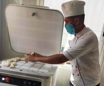 تحناوت: المديرية العامة للأمن الوطني تحدث مخبزتين متنقلتين لتوفير الخبز لضحايا الزلزال