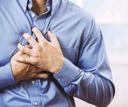 علامات مقلقة بجهة القلب.. إذا لاحظتها اتصل بالإسعاف