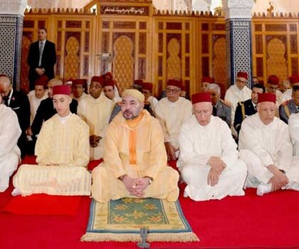 أمير المؤمنين يؤدي صلاة الجمعة بمسجد حسان بالرباط