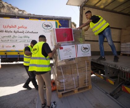في اطار التعليمات الملكية السامية.. توزيع كميات مهمة من المساعدات الإنسانية بالقدس الشريف