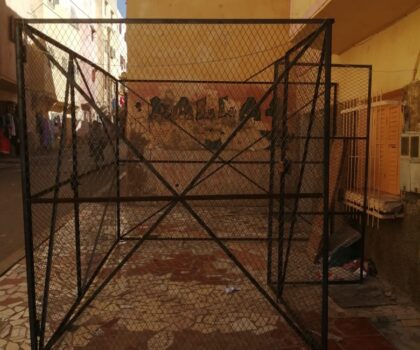 استغلال الملك العمومي في حي سيدي عبد الكريم بسطات: تجاوزات وتقاعس في التدخل