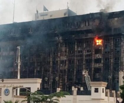 مصر.. إصابة 38 شخصاً في حريق إندلع بمديرية للأمن شرق القاهرة