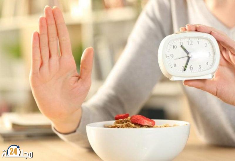 طبيبة تحذر من عواقب الصيام المتقطع