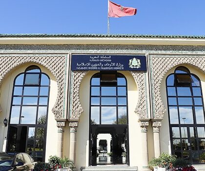 وزارة الأوقاف والشؤون الإسلامية تنفي صحة وثيقة مزورة تم تداولها حول منع ذكر فلسطين في المساجد”