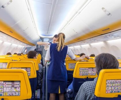 سجن مغربي اعتدى على مضيفة للطيران بعدما رفضت منحه كأسا رابعا من الخمر