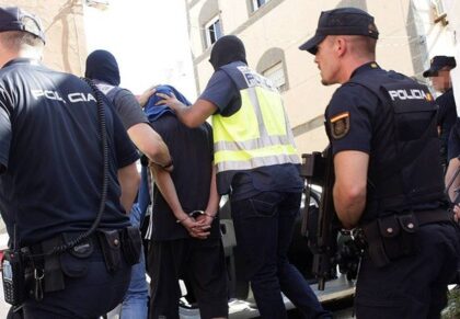 السلطات الإسبانية تفشل محاولة تهريب 15 سيارة مسروقة إلى المغرب