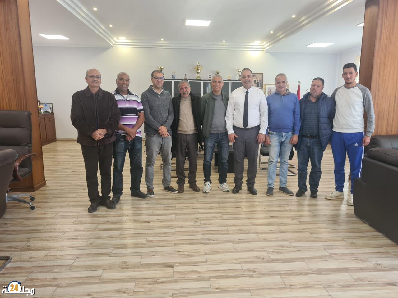 الجديدة…المدير الإقليمي للتعليم رشيد شرويت في اجتماع مع جمعيات رياضية يعزز رياضة ألعاب القوى بالإقليم