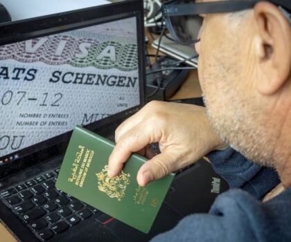 رقمنة تأشيرات شينغن.. هل هو إجراء تقني أم محاولة للتصدي للهجرة؟