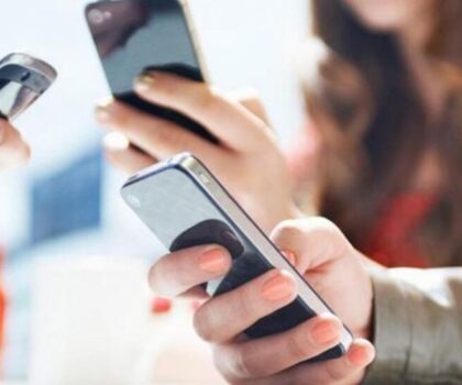 دراسة ضخمة تكشف المجموعة الأكثر عرضة لخطر إدمان الهواتف الذكية!
