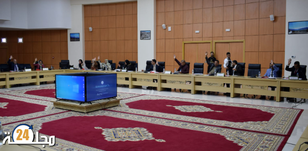 اجتماع استثنائي للمجلس الإقليمي في ميدلت: التركيز على الميزانية واتفاقيات الشراكة لتعزيز التنمية المحلية