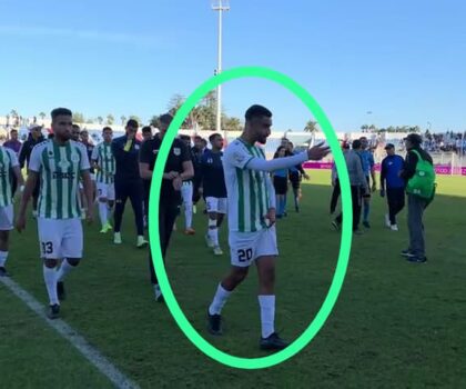 ياسين فاتن يرد على الجمهور الجديدي بمسك عضوه التناسلي وعقوبات قاسية تنتظره